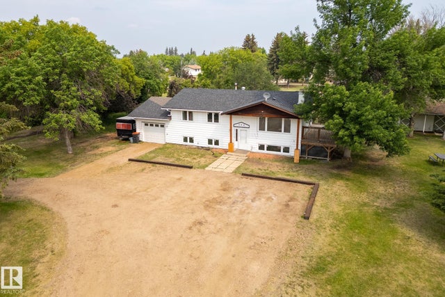320 1 Avenue, Thorhild