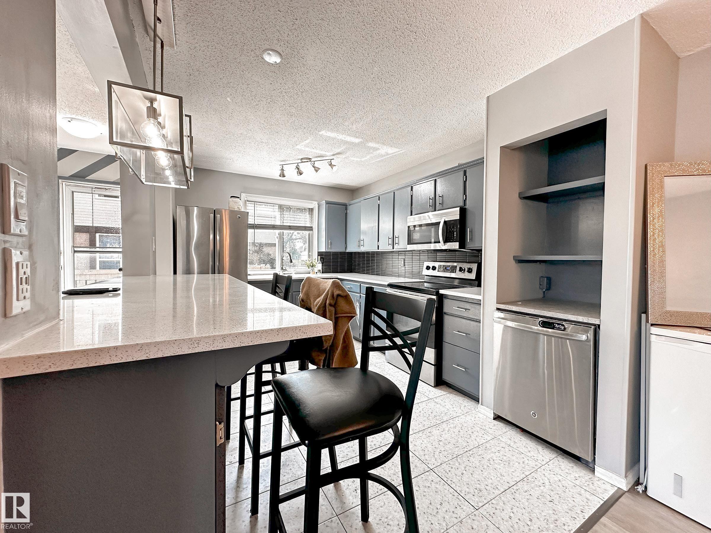 858 Erin Place, Edmonton