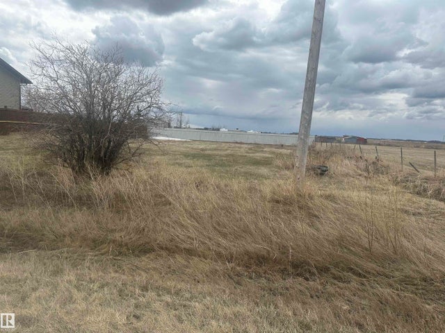 1017 48520 Highway, Kavanagh