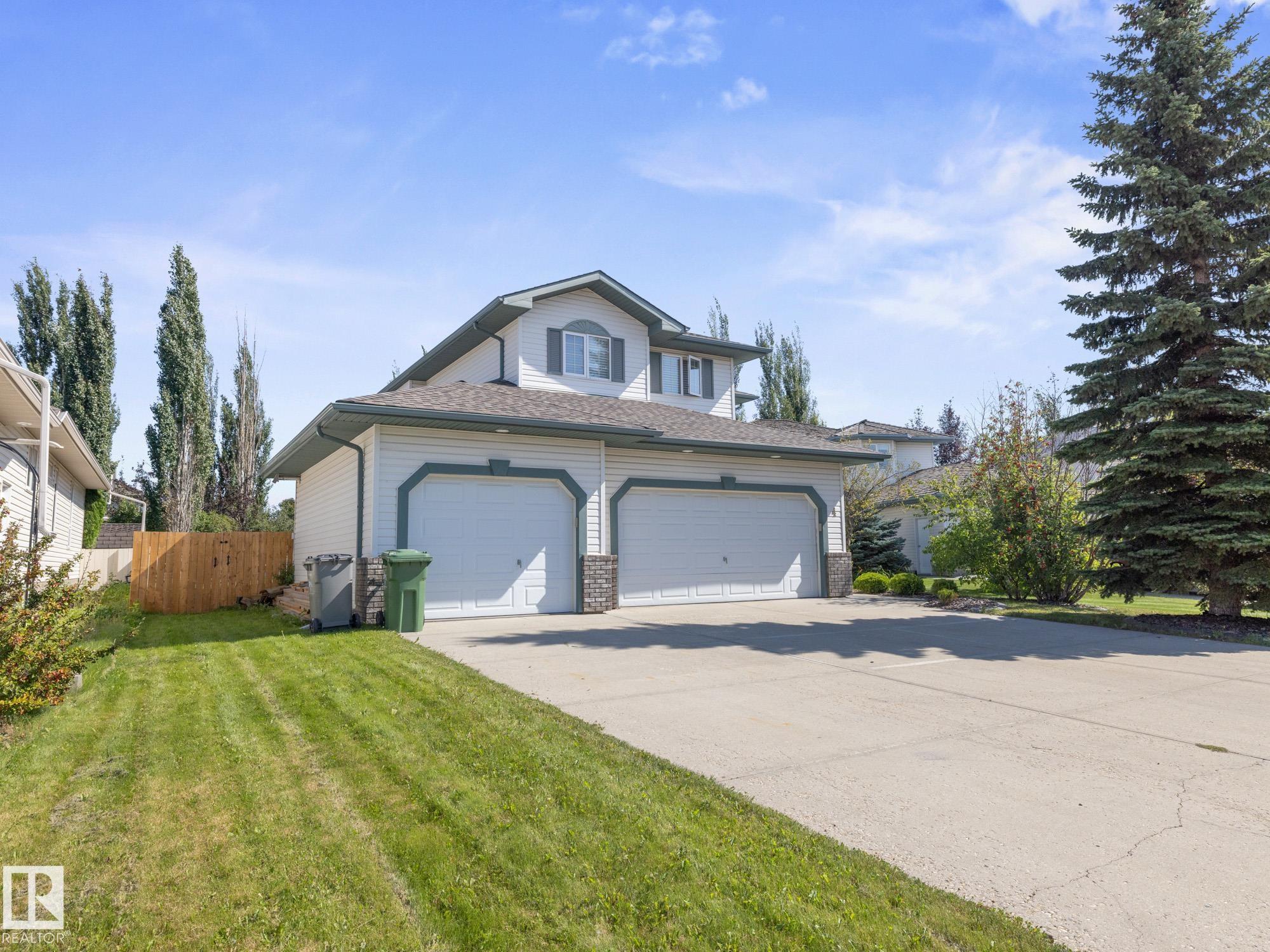 Photo for MLS®# E4455239 - home for sale at 4 Rochelle Court, Coloniale Estates (Beaumont), Beaumont AB