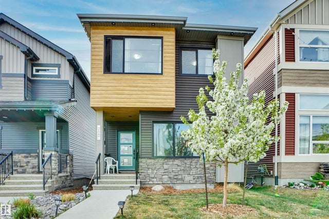 266 Charlesworth Drive Sw, Edmonton