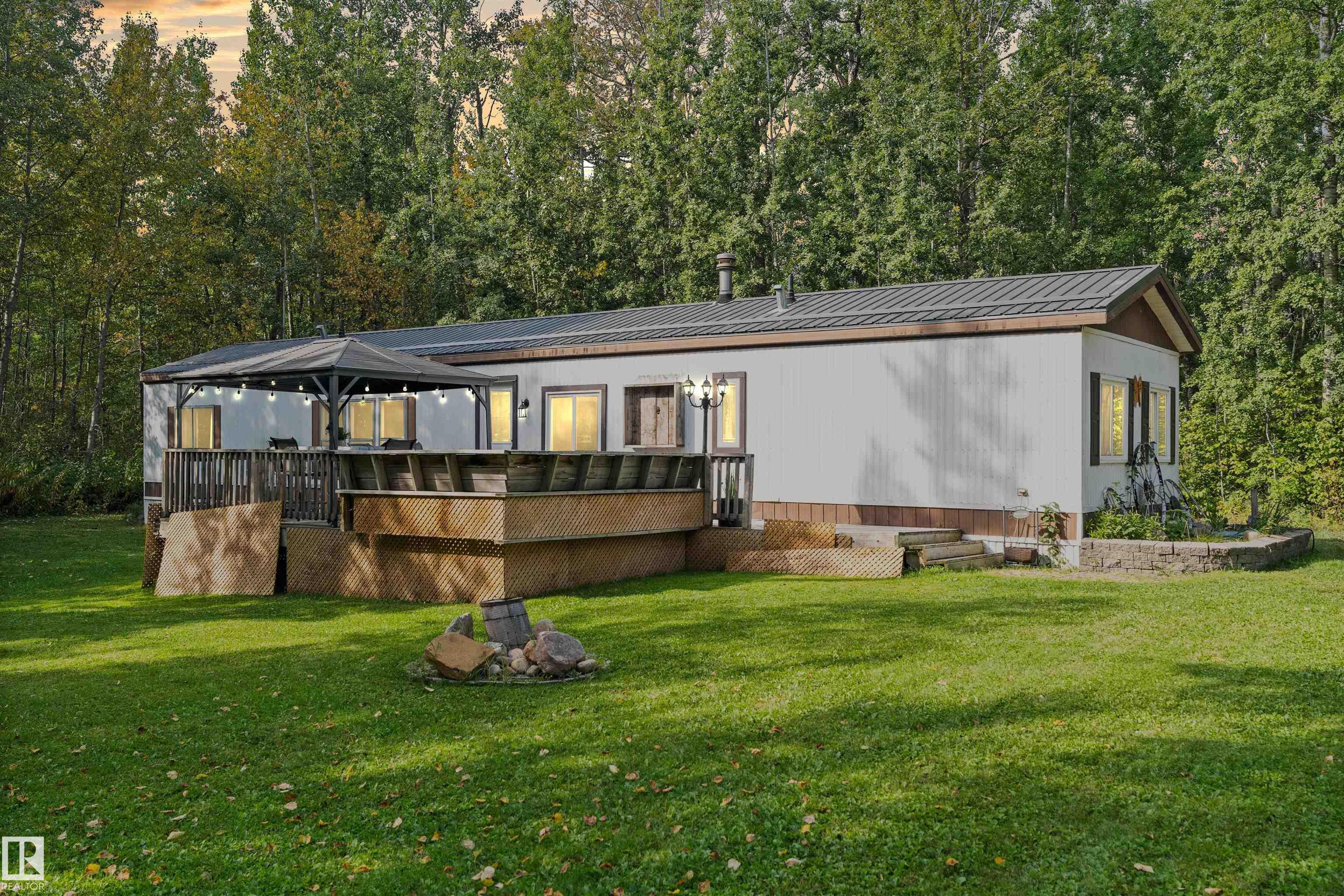 Home for Sale Located at 327 53319 Rge Road 31, Rural Parkland County, AB