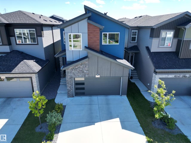 9238 Pear Drive Sw, Edmonton