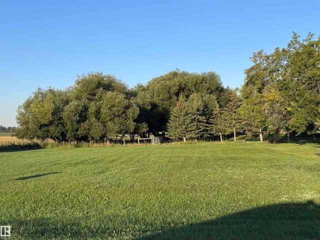 4910 & 4912 50 Street, Dapp