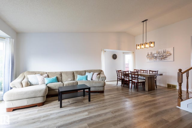 7640 158a Avenue Nw, Edmonton