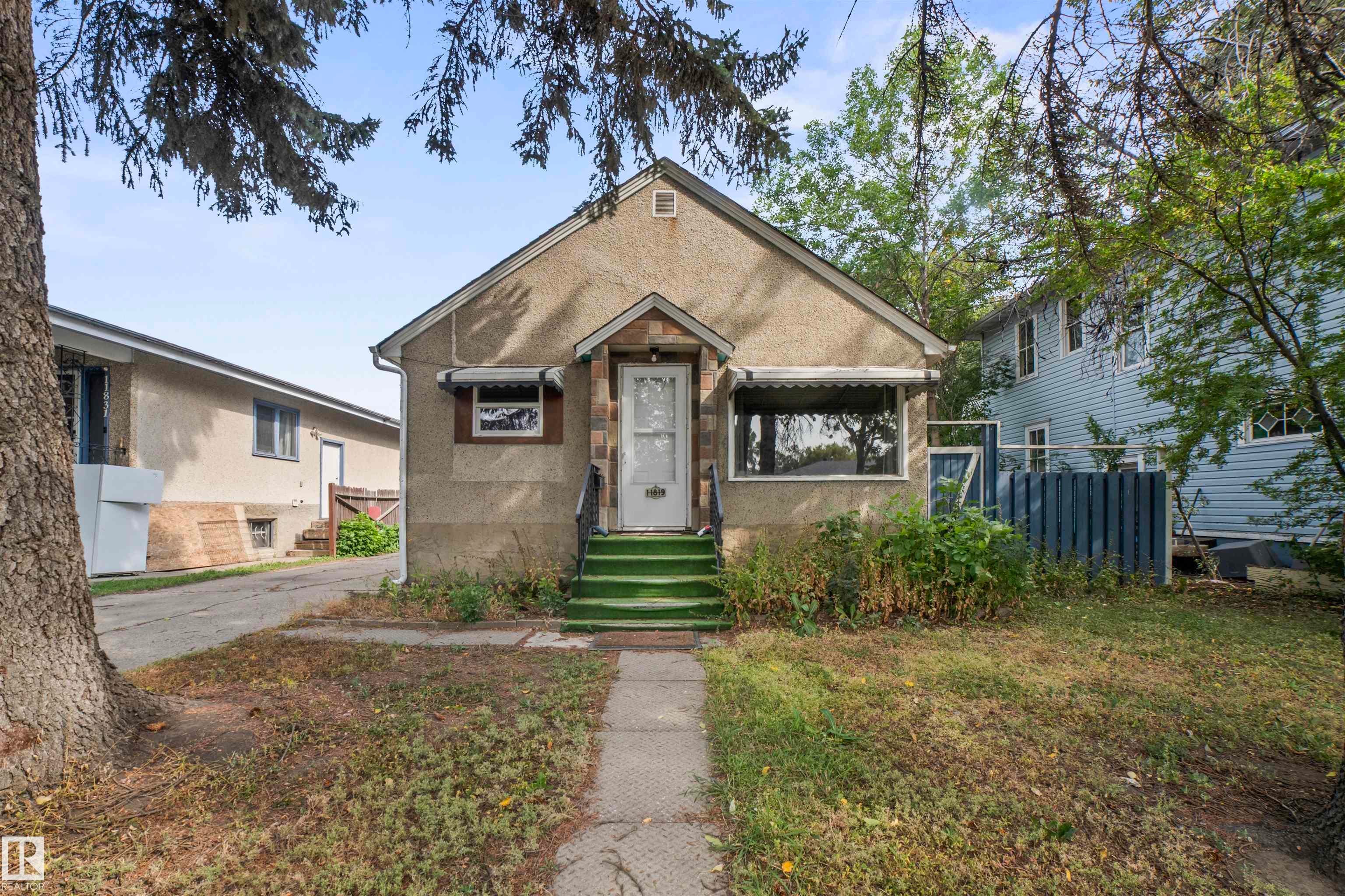 11819 45 St, Edmonton