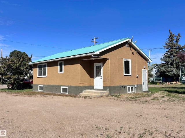 301 2nd Street, Thorhild