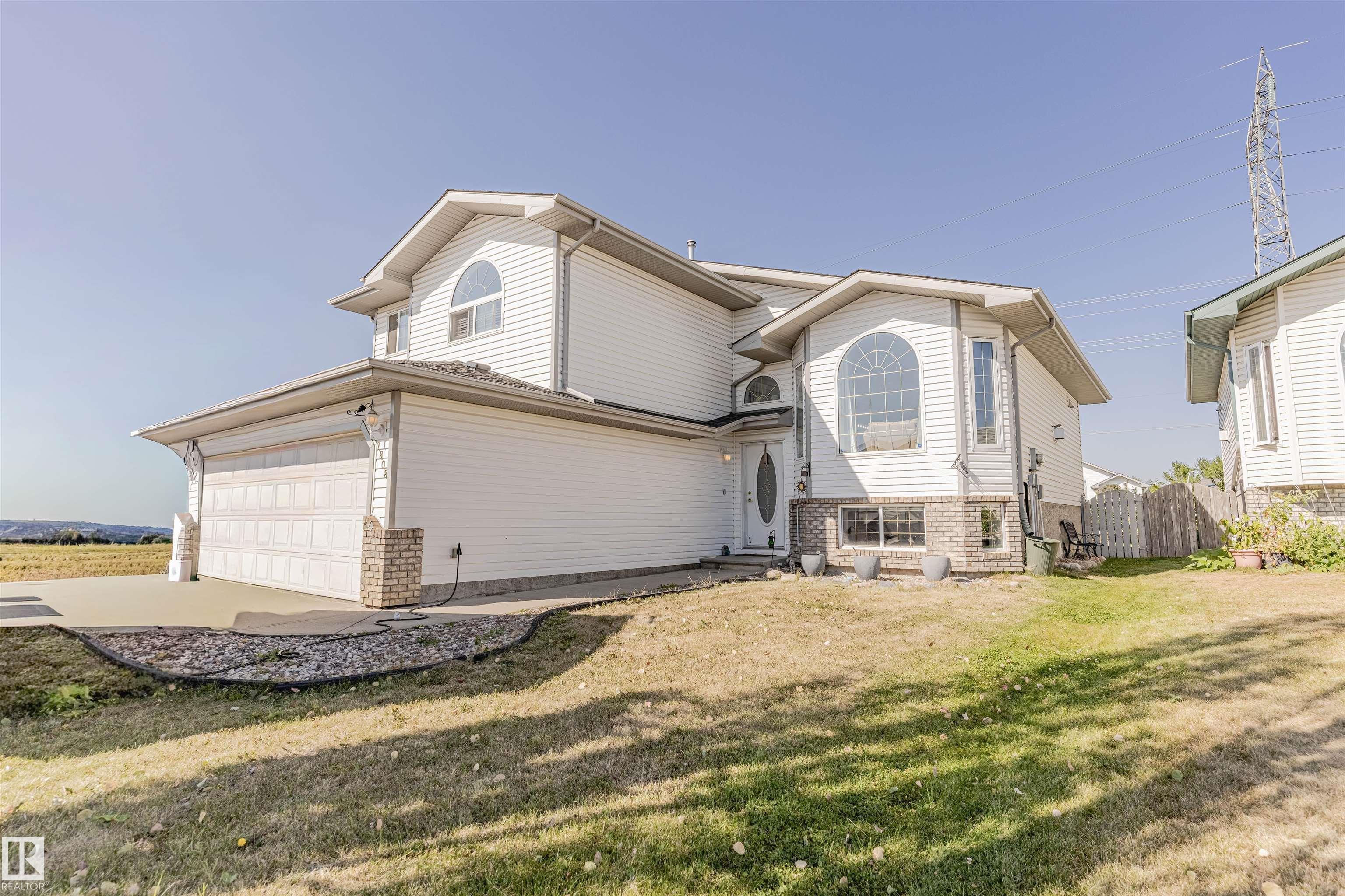 Single Family Home for Sale in Edmonton, AB