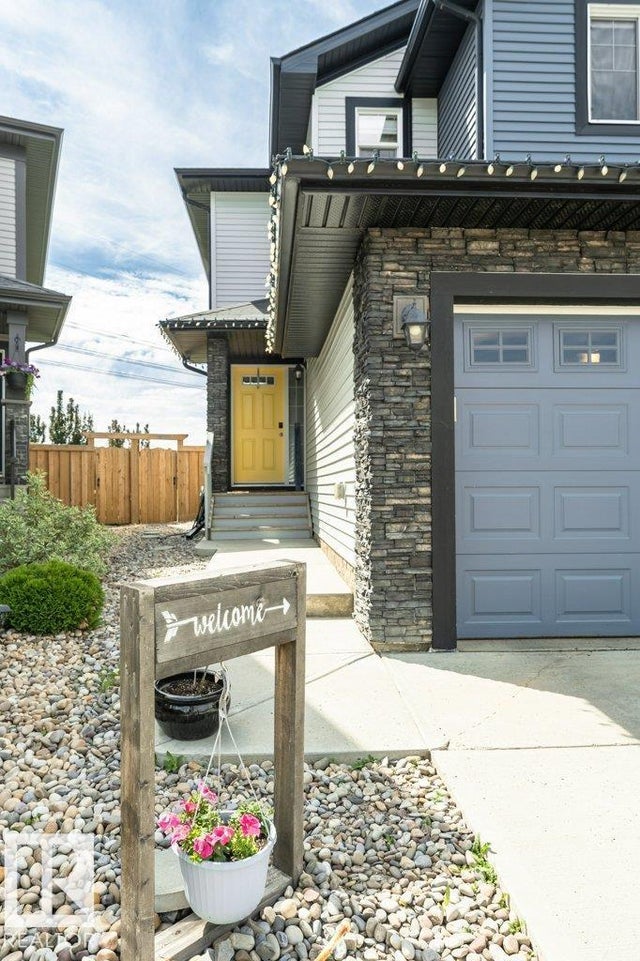 8727 Carson Way Sw, Edmonton