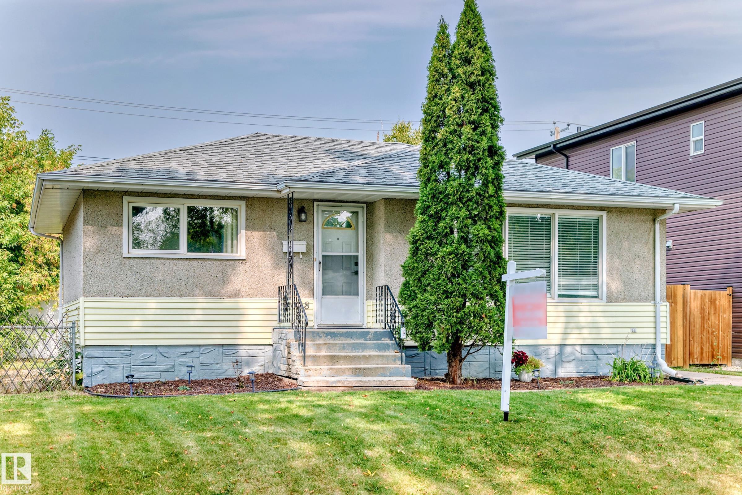 Single Family Property for Sale at 4038 113 Avenue Northwest, Edmonton: MLS®# E4456858