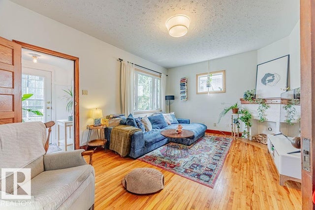 9833 83 Avenue Nw, Edmonton