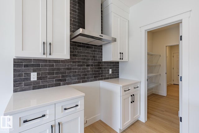 15679 18 Avenue Sw, Edmonton