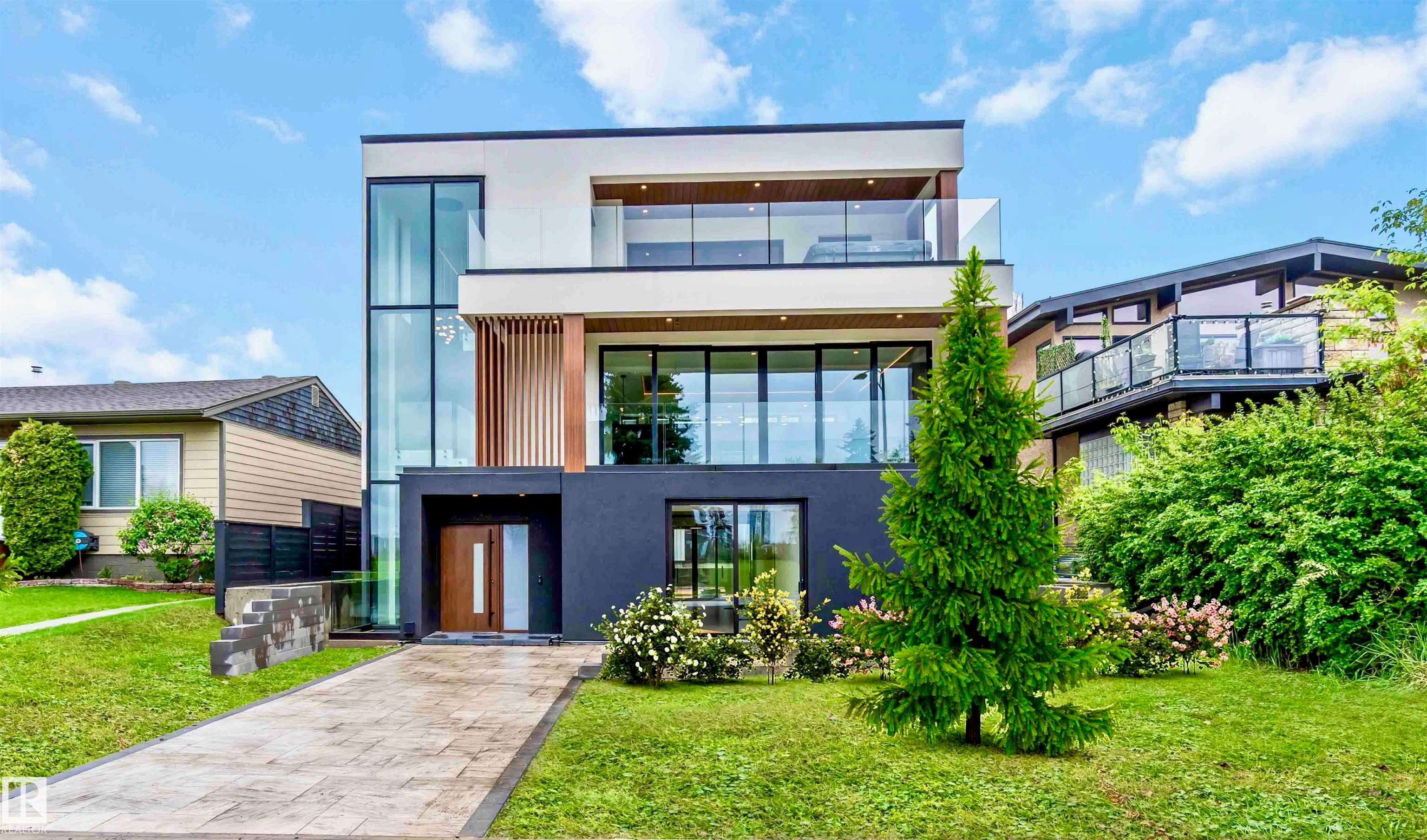 Edmonton Real Estate: Single Family Property for Sale in Strathearn