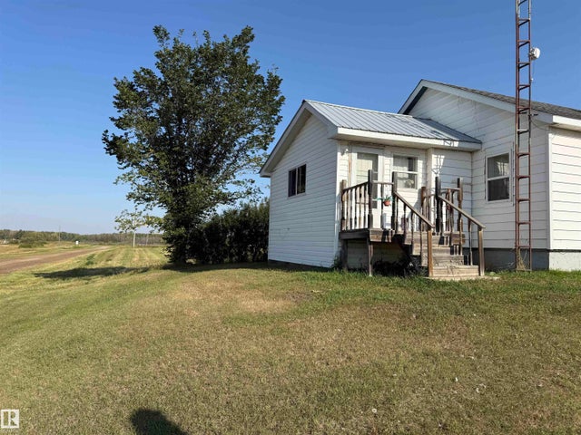 5108 50 Avenue, Lavoy