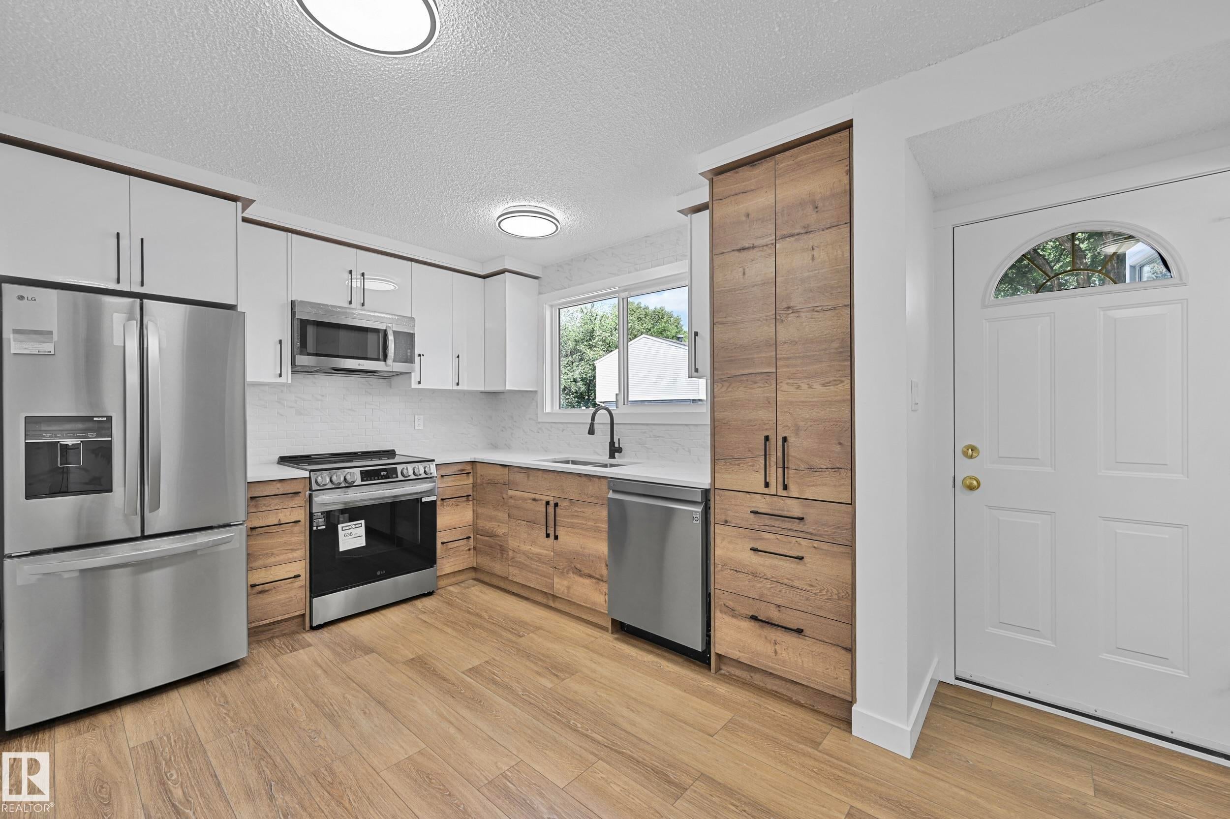 416 Hermitage Road, Edmonton