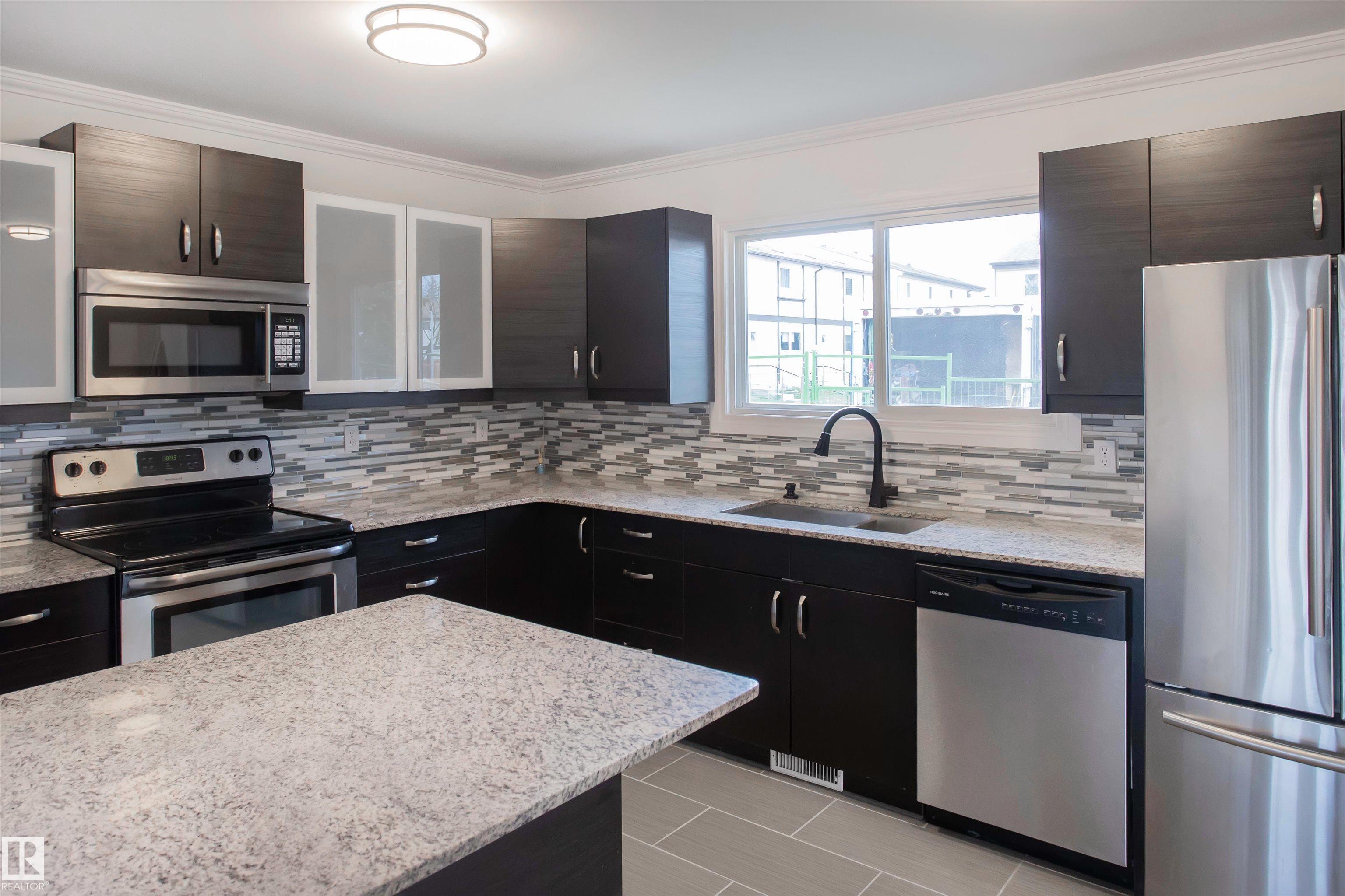 Condo / Townhouse Property for Sale at 1270 Lakewood Road Northwest, Edmonton: MLS®# E4457711