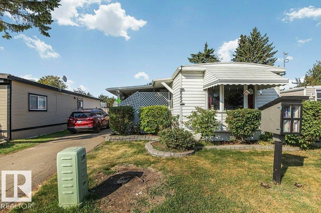 862 West Coast Bay, Edmonton