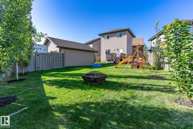 7074 Cardinal Way Sw, Edmonton