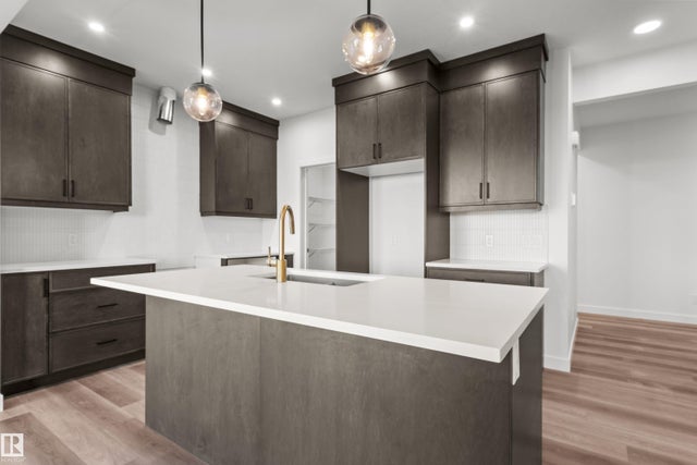 2124 Muckleplum Crescent Sw, Edmonton