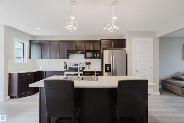 287 Desrochers Boulevard Sw, Edmonton