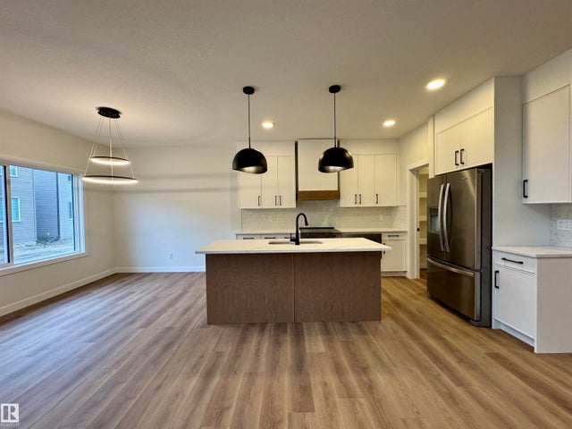 3218 Dixon Way, Edmonton