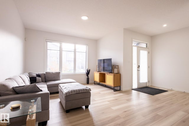 5016 Kinney Link, Edmonton