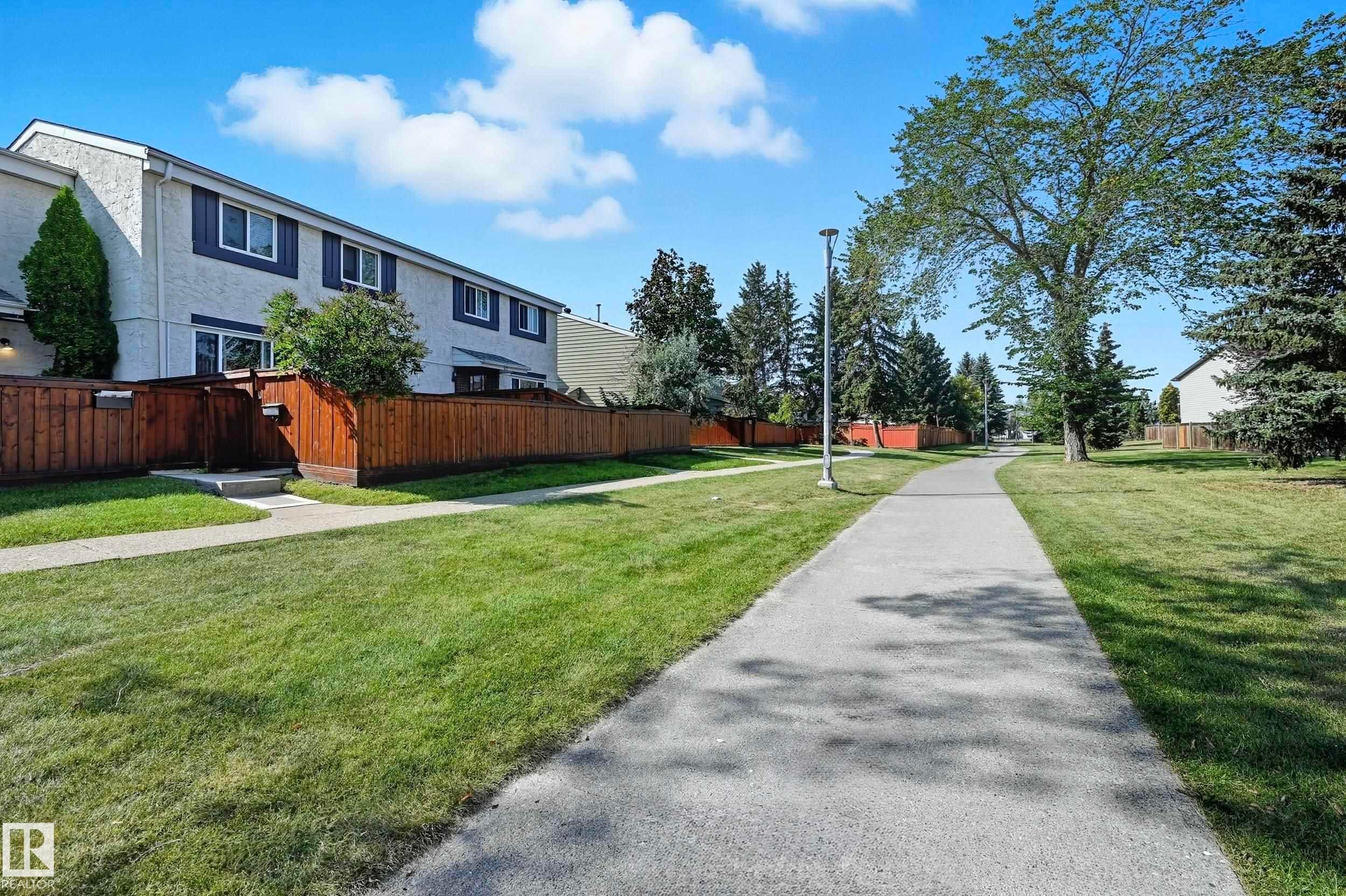 118 Primrose Gardens, Edmonton