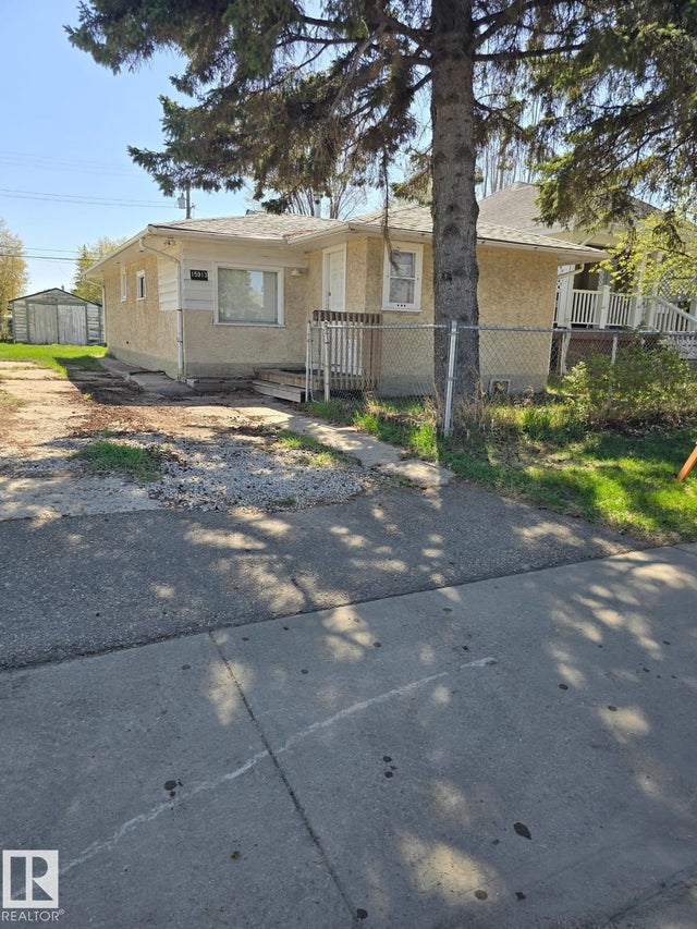 15913 100a Avenue Nw, Edmonton