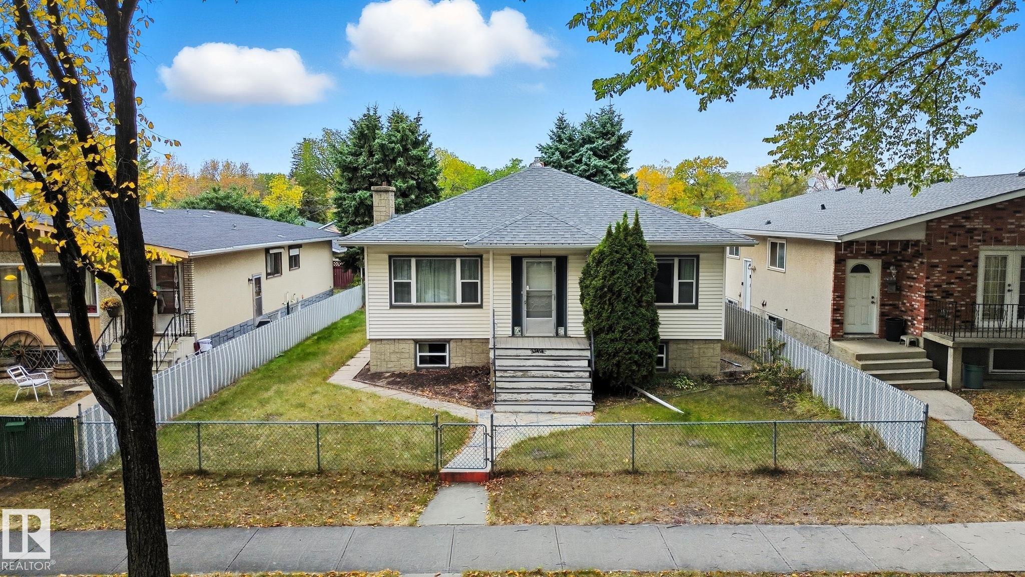 Single Family Home for Sale in Edmonton, AB