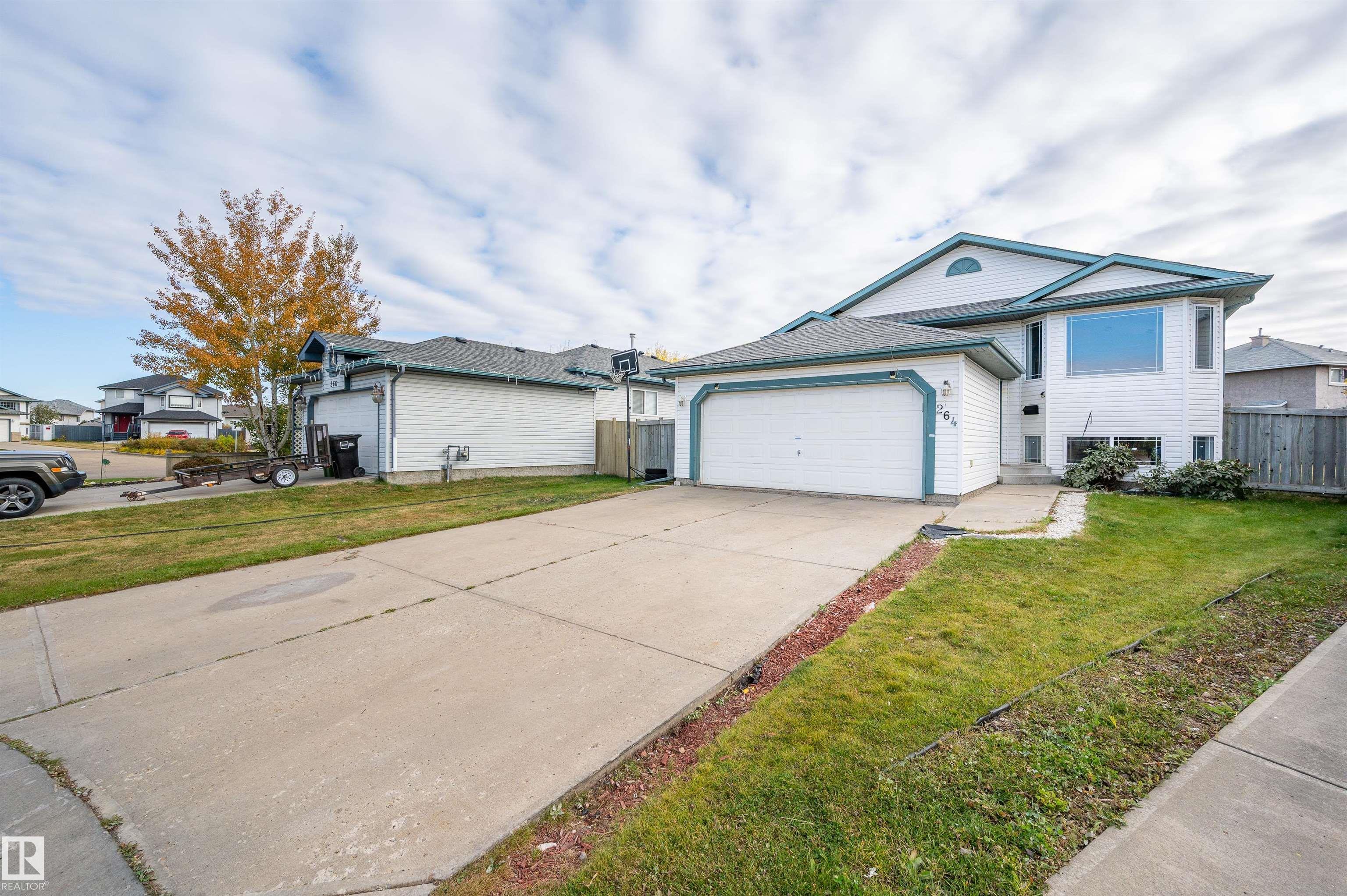 Photo for MLS®# E4461805 - home for sale at 264 Dunvegan Road Northwest, Athlone, Edmonton AB