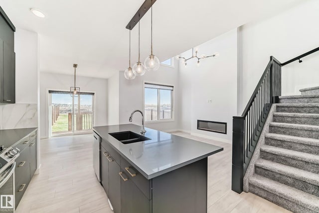 9411 Pear Crescent Sw, Edmonton