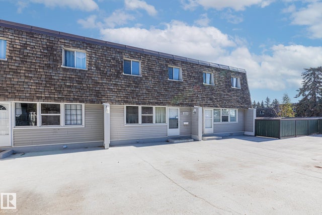 222 Village On The Green, Edmonton