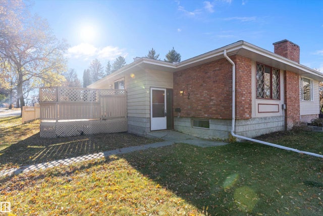 2 Greenbrier Crescent, St. Albert