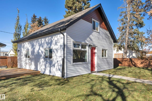 5004 45th Avenue, Calmar
