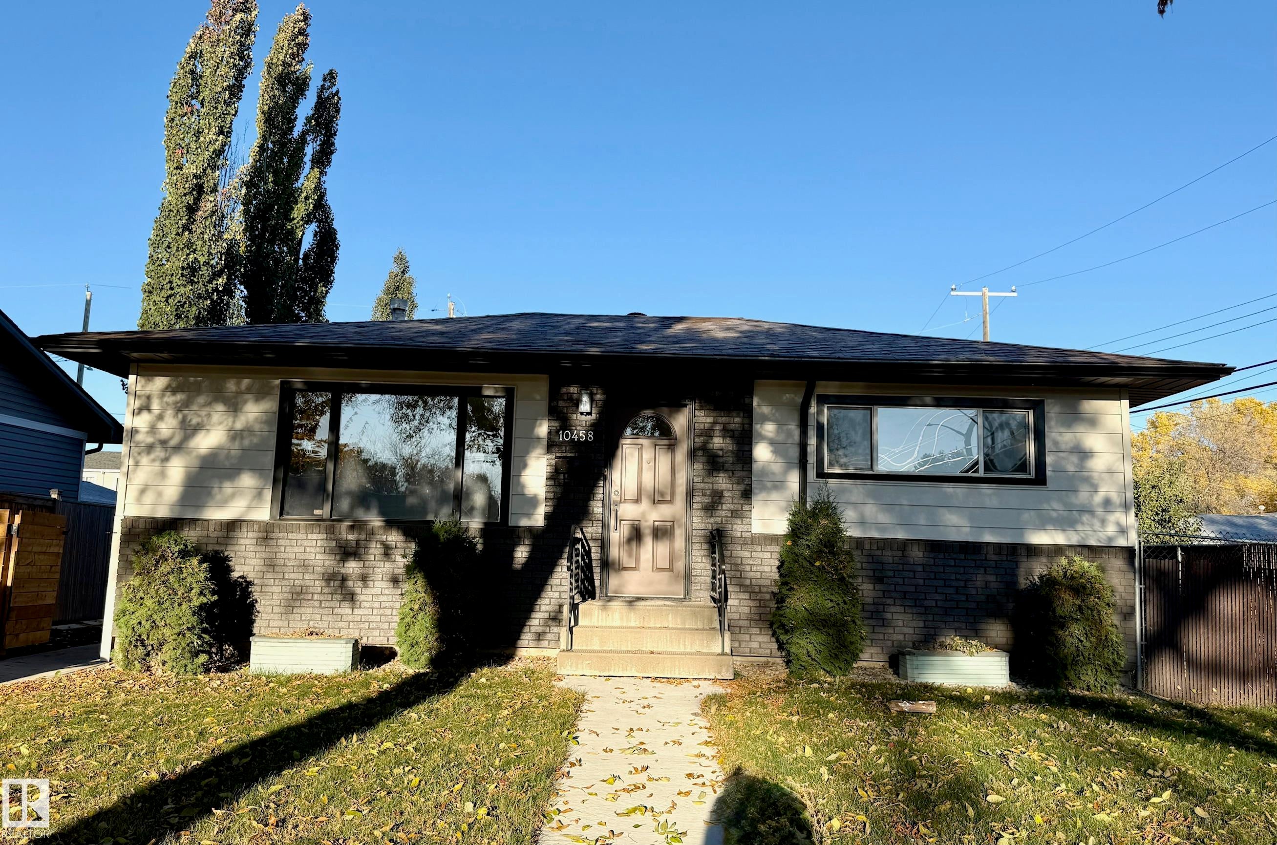 Photo for MLS®# E4462779 - home for sale at 10458 166 Street Northwest, Britannia Youngstown, Edmonton AB