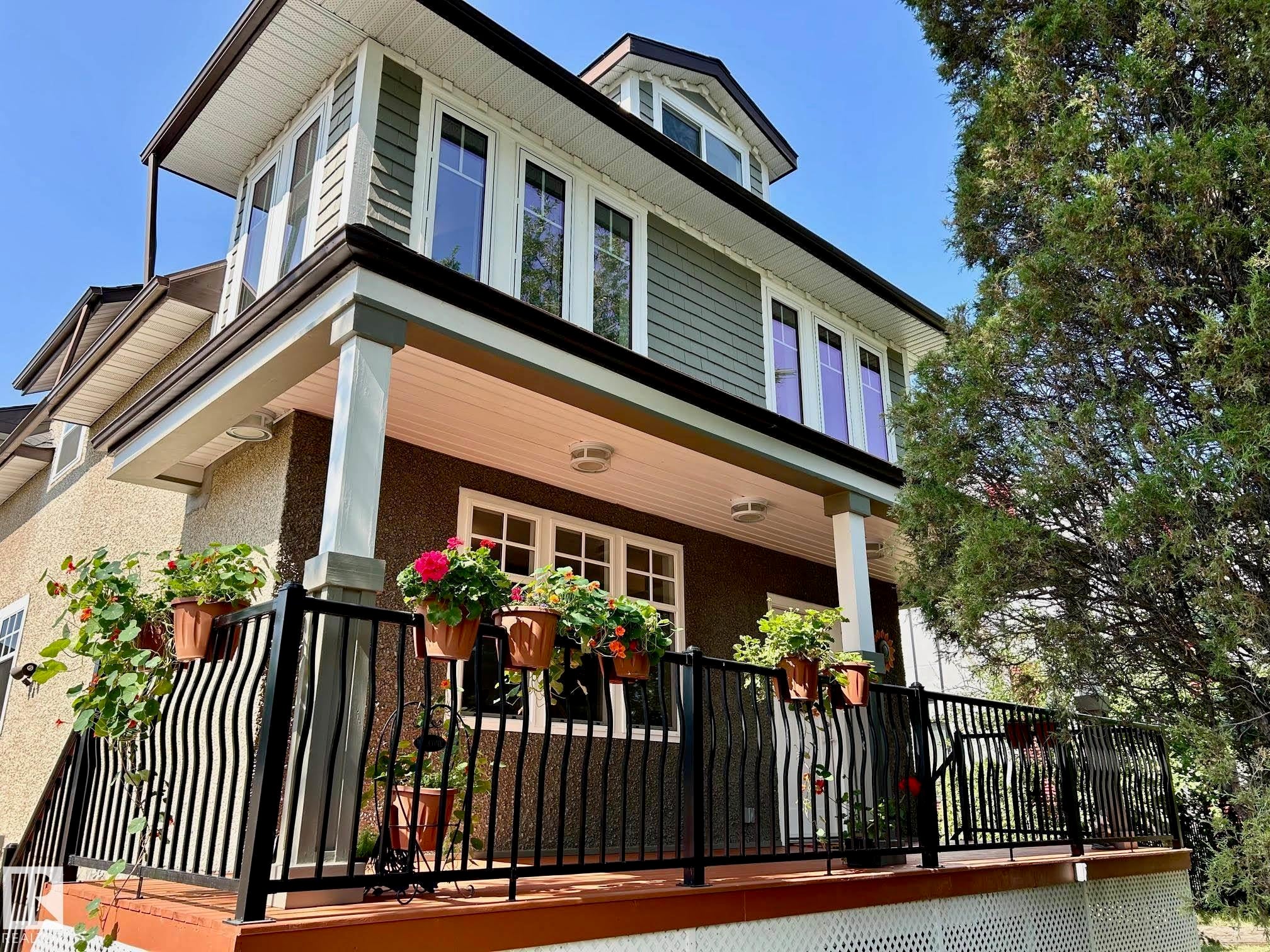 Single Family Property for Sale at 11910 76 Street Northwest, Edmonton: MLS®# E4462821