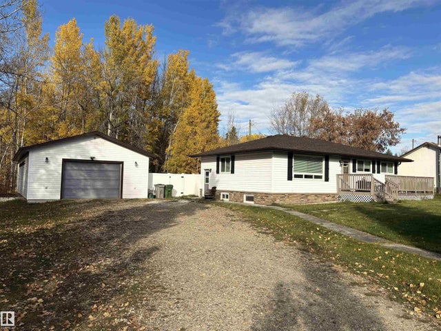 5036 53 Ave, Breton