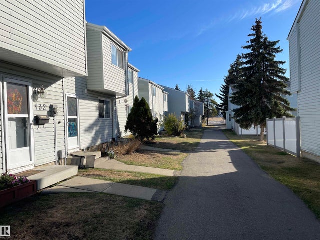 132 Dickinsfield Court Nw, Edmonton