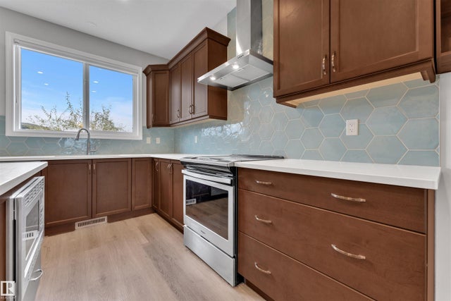 176 Charlesworth Drive Sw, Edmonton