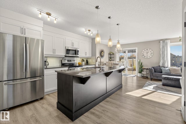 7139 Cardinal Way, Edmonton