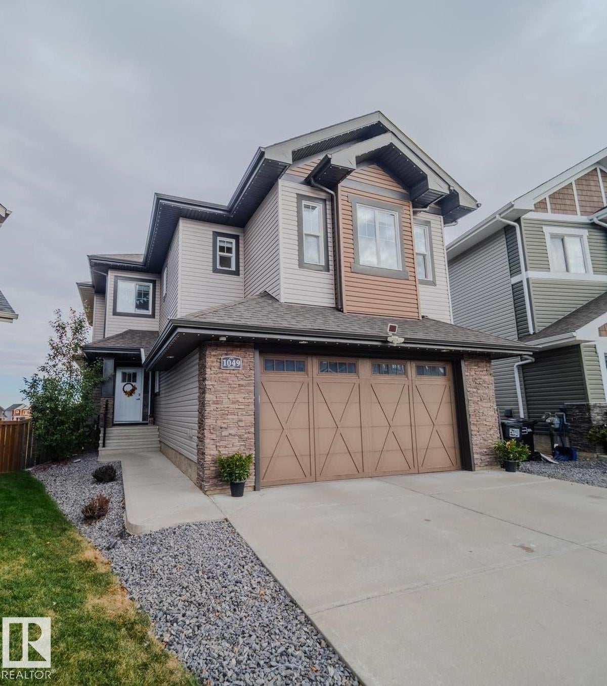 Photo for MLS®# E4463345 - home for sale at 1049 Coopers Hawk Link Link Northwest, Hawks Ridge, Edmonton AB