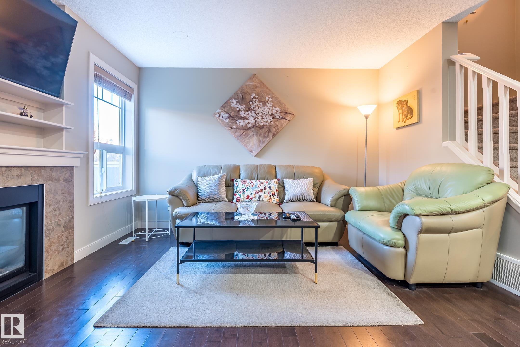 Single Family Property for Sale at 1692 Cunningham Way Southwest, Edmonton: MLS®# E4463648