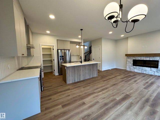 3210 Dixon Way, Edmonton