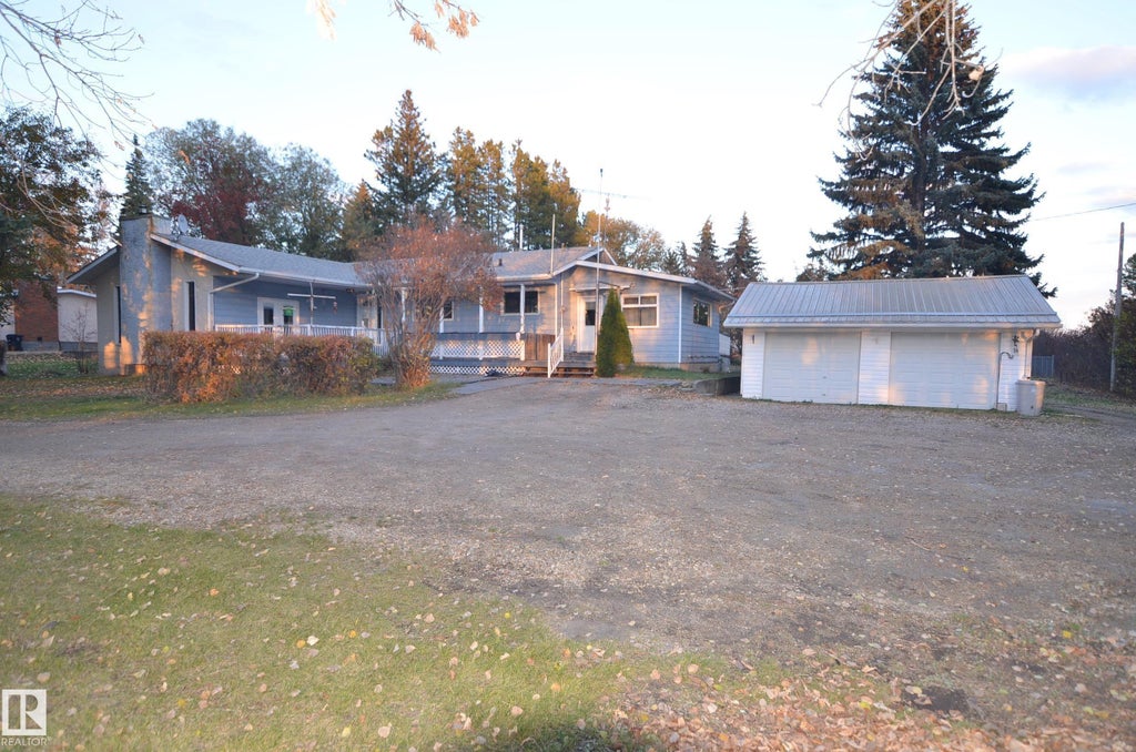 5815 West Boundary Road, Barrhead