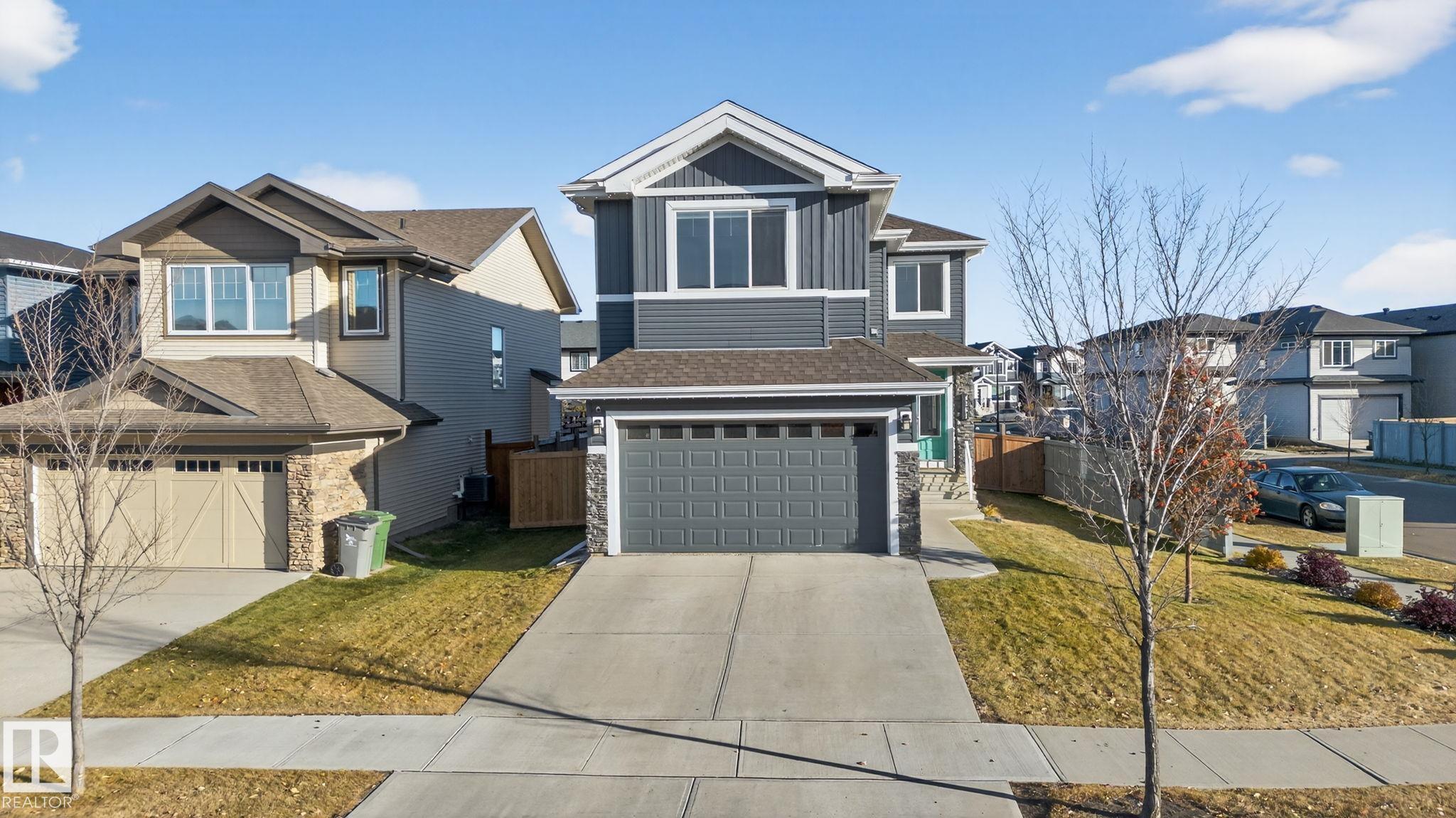 Photo for MLS®# E4463979 - home for sale at 4301 38a Street, Triomphe Estates, Beaumont AB