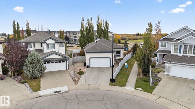 576 Glenwright Crescent Nw, Edmonton