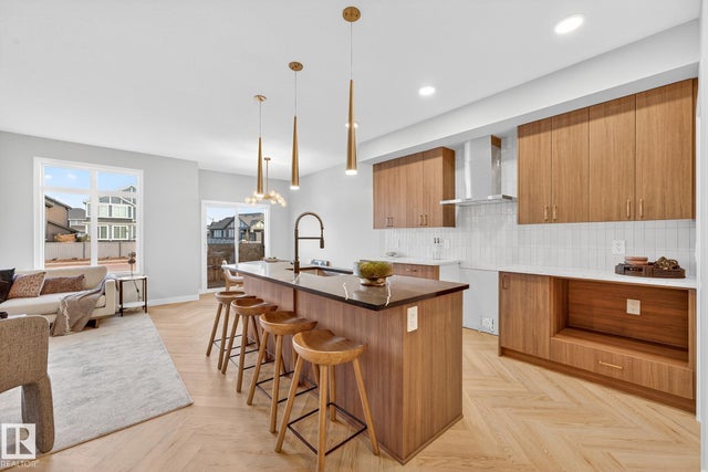 8207 Kiriak Loop, Edmonton