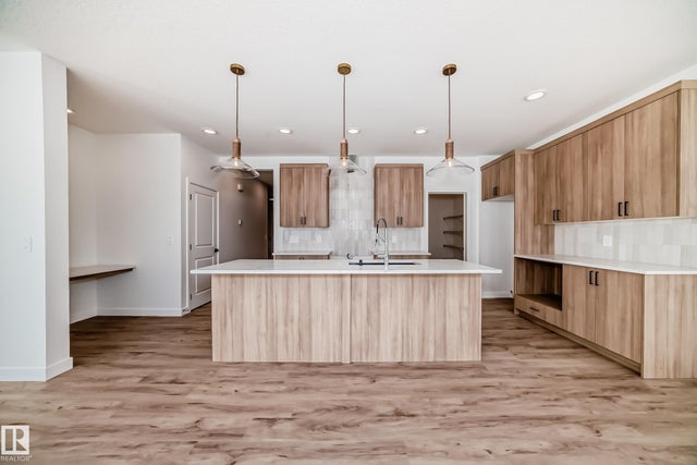 8215 Kiriak Loop, Edmonton