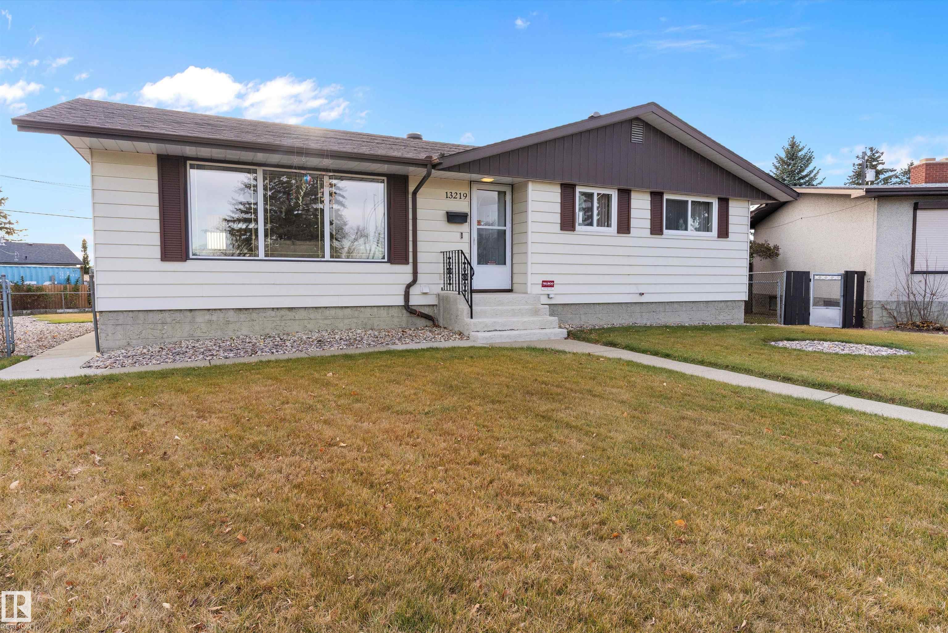 Photo for MLS®# E4464913 - home for sale at 13219 136a Avenue Northwest, Wellington, Edmonton AB