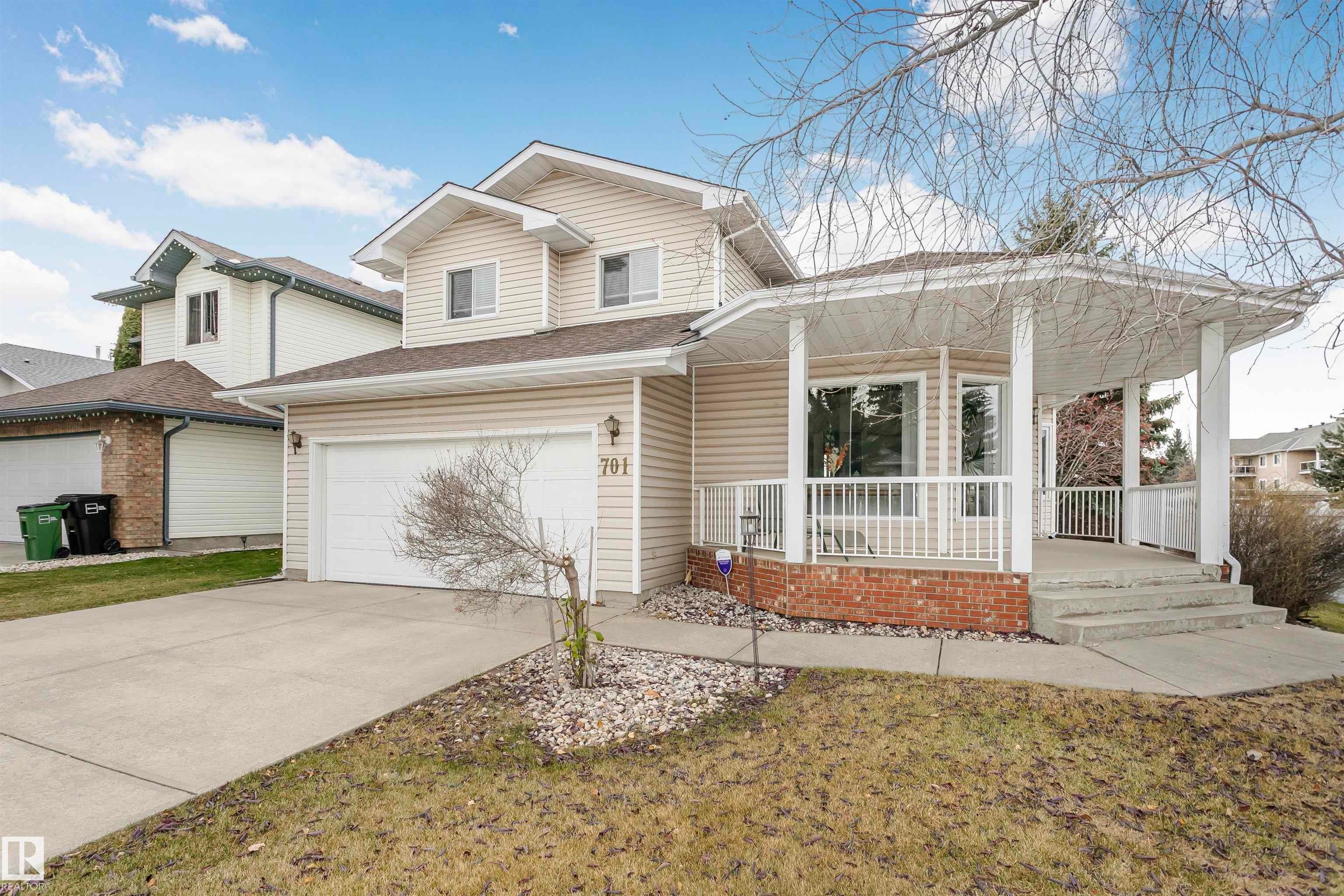 Photo for MLS®# E4464936 - home for sale at 701 Revell Crescent Northwest, Rhatigan Ridge, Edmonton AB